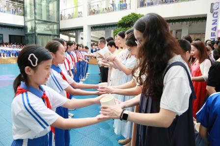 我爱吾师，感恩相伴 ——深圳市莲南教育集团安芳小学开展庆祝第41个教师节活动