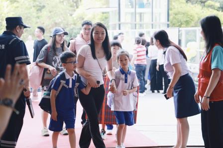 五色彩穗，点亮未来！ 罗湖未来学校迎新仪式温暖举行