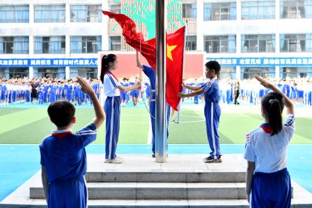 靖轩新篇，昂首前行 ——深圳市靖轩小学成功举行2025年秋季开学典礼暨校长思政课
