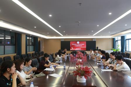 深圳市布心小学召开2025年秋季一年级教师培训会
