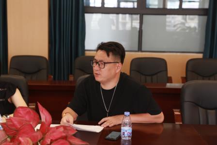 深圳市布心小学召开2025年秋季一年级教师培训会