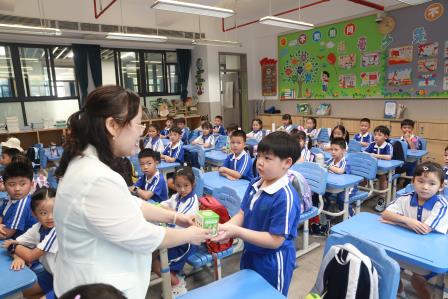 携手育新苗 共筑成长路 —— 布心小学开展 2025 级一年级新生培训暨家长会活动
