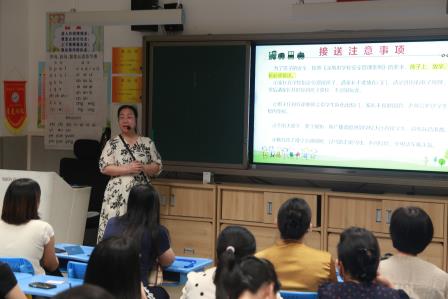 携手育新苗 共筑成长路 —— 布心小学开展 2025 级一年级新生培训暨家长会活动