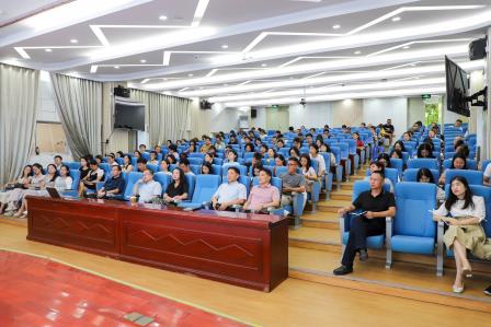拥抱AI时代新浪潮！罗湖外语实验学校举办新质课堂系列培训