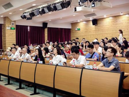 家校携手 温暖启航——怡景小学举行2025年秋季一年级新生入学暨新生家长会