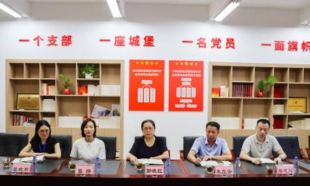 关怀沁教坛，敬师颂恩情