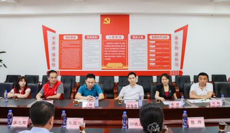关怀沁教坛，敬师颂恩情