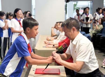 关怀沁教坛，敬师颂恩情