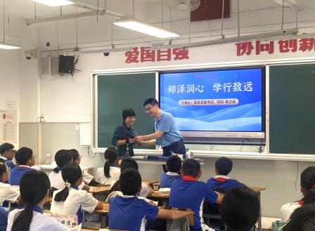 关怀沁教坛，敬师颂恩情