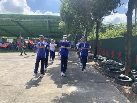 少年何须惧骄阳，意气风发英姿飒——翠园文锦中学2025级初一新生国防教育活动纪实