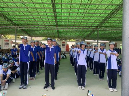 少年何须惧骄阳，意气风发英姿飒——翠园文锦中学2025级初一新生国防教育活动纪实