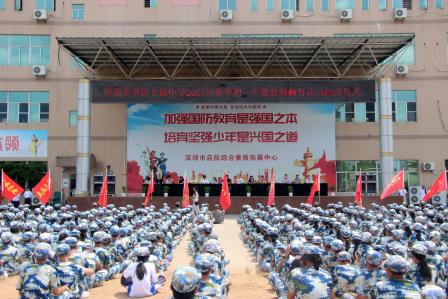 少年何须惧骄阳，意气风发英姿飒——翠园文锦中学2025级初一新生国防教育活动纪实