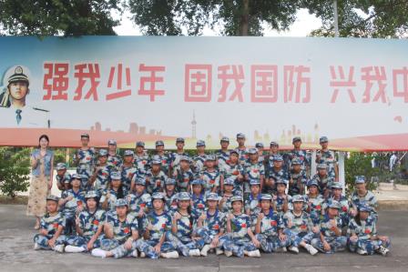少年何须惧骄阳，意气风发英姿飒——翠园文锦中学2025级初一新生国防教育活动纪实