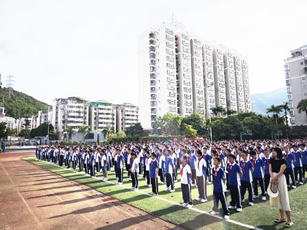 筑梦新征程 共绘成长画卷 ——罗外初中举行2025年秋季学期开学典礼暨思政第一课