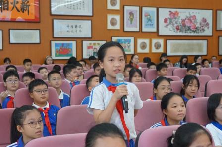 弘扬抗战精神 传承红色基因 ——罗湖小学党支部书记何艾为全校师生上纪念抗战胜利80周年主题思政课