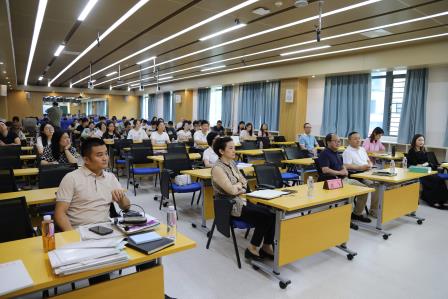 赋能课堂转型，助力教师专业成长——深圳北理莫斯科大学附属布心中学成功举办《核心素养导向课堂教学的思考与建构》专题讲座