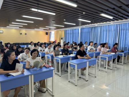 筑牢北斗星的温暖港湾——深圳市北斗小学2025-2026学年第一学期班主任工作会议顺利召开
