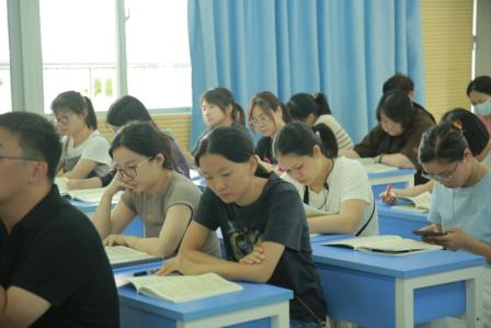 筑牢北斗星的温暖港湾——深圳市北斗小学2025-2026学年第一学期班主任工作会议顺利召开