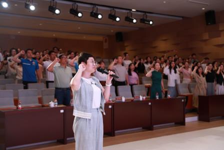 青蓝相继，薪火共传——翠园东晓创新学校举行2025-2026学年度师徒结对仪式