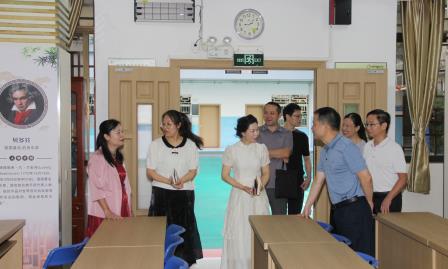 区教科院赴深圳市南湖小学开展教学装备调研
