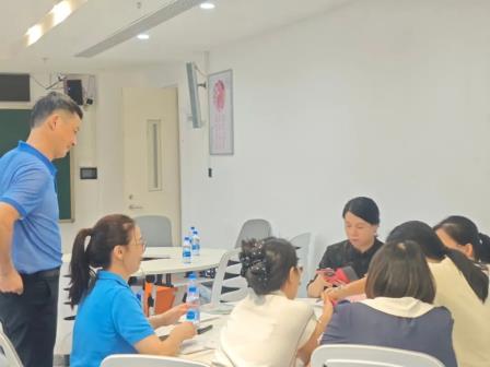 松风论道分层劈浪启新程 泉韵跃潮差异破冰赢未来——深圳市松泉实验学校召开“破解双重挑战，聚焦差异化教学”教育教学论坛