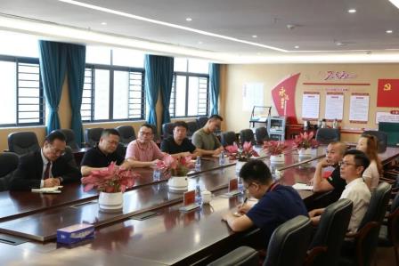 数字浪潮 布心领航——罗湖区人大代表、政协委员莅临布心小学调研数字化教育