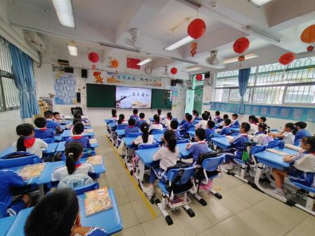 旗映山河忆过往，文明随行向复兴 ——深圳市螺岭外国语实验学校第三周升旗课程展示活动