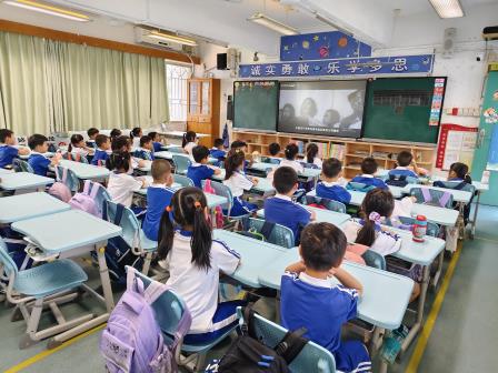 旗映山河忆过往，文明随行向复兴 ——深圳市螺岭外国语实验学校第三周升旗课程展示活动