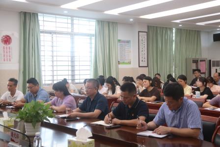 深圳市人民小学开展“家校矛盾应急处理策略与沟通艺术”专题讲座与师徒结对活动