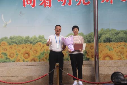 致敬耕耘岁月，传承教育初心——罗湖区侨香实验学校隆重举行教师表彰大会