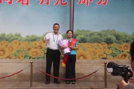 致敬耕耘岁月，传承教育初心——罗湖区侨香实验学校隆重举行教师表彰大会