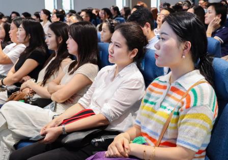 方寸之间，皆是教育 ——翠园文锦中学成功召开初一新生家长见面会