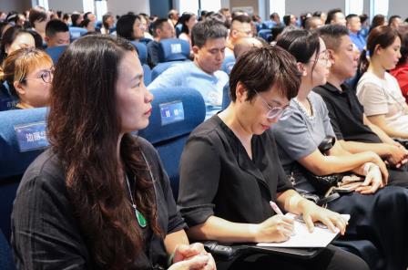 方寸之间，皆是教育 ——翠园文锦中学成功召开初一新生家长见面会