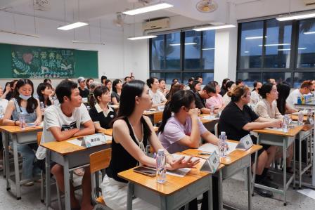 方寸之间，皆是教育 ——翠园文锦中学成功召开初一新生家长见面会