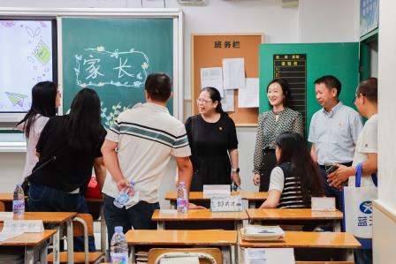 方寸之间，皆是教育 ——翠园文锦中学成功召开初一新生家长见面会