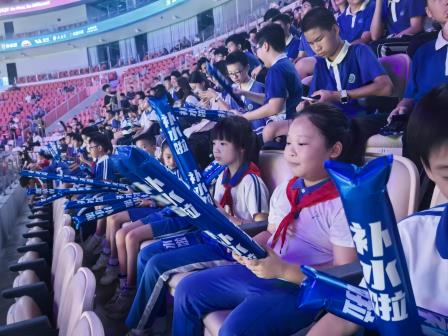 以赛激趣，以体育人 ——罗湖小学组织学生观摩羽毛球大师赛助力体教融合