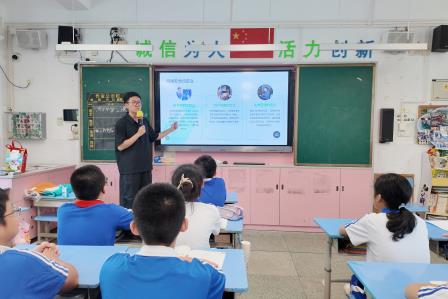 恭敬有礼我最美——深圳市仙桐实验小学举行“敬少年”评选启动仪式暨升旗仪式