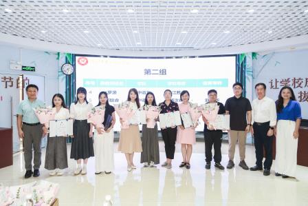 师徒携手同进步，薪火相传青胜蓝 ——罗湖实验学校举行“青蓝工程” 师徒对接仪式