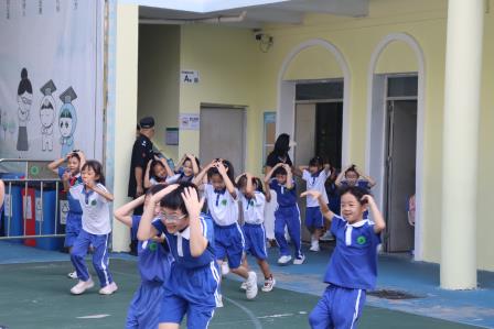 筑牢校园安全防线——景园实验小学成功开展地震应急疏散演练