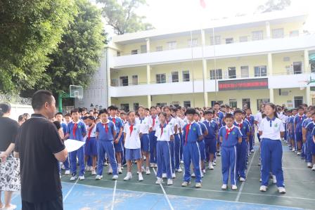 筑牢校园安全防线——景园实验小学成功开展地震应急疏散演练