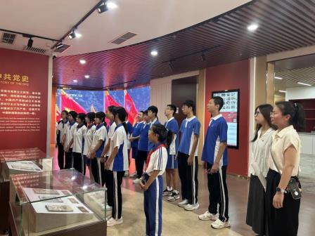 书香传爱心，党史照初心——大望学校举行“强国复兴有我”党团队共建·行走的思政课系列活动