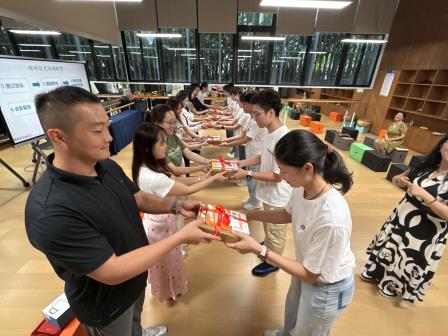 青蓝相继，匠心传承 ——罗湖未来学校举行“青蓝工程”师徒结对仪式 