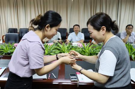 青蓝共济启新程，师徒同心育英才