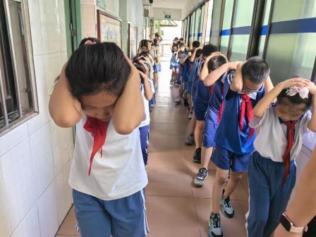 致远实验学校举行秋季地震应急疏散演练