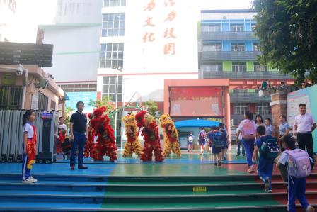 好习惯成就好未来——人民小学举行2025-2026学年第一学期开学典礼暨书记、校长思政第一课
