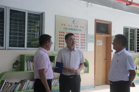 罗湖区教育局领导到人民小学检查开学工作