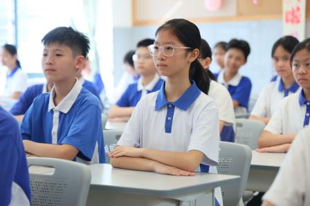 以梦为帆，踏浪前行 南方科技大学附属罗湖中学2025-2026学年秋季开学典礼隆重举行