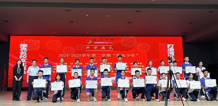 桂园中学三个校区开学工作稳中有序，获局领导高度点赞！