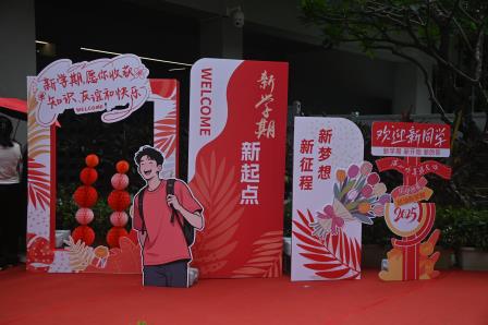 桂园中学三个校区开学工作稳中有序，获局领导高度点赞！