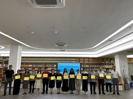 松存青衿之志，履践致远承古韵 泉应蓝缕之章，薪火束脩谢师恩--深圳市松泉实验学校举行2025-2026学年“青蓝工程”师徒结对仪式